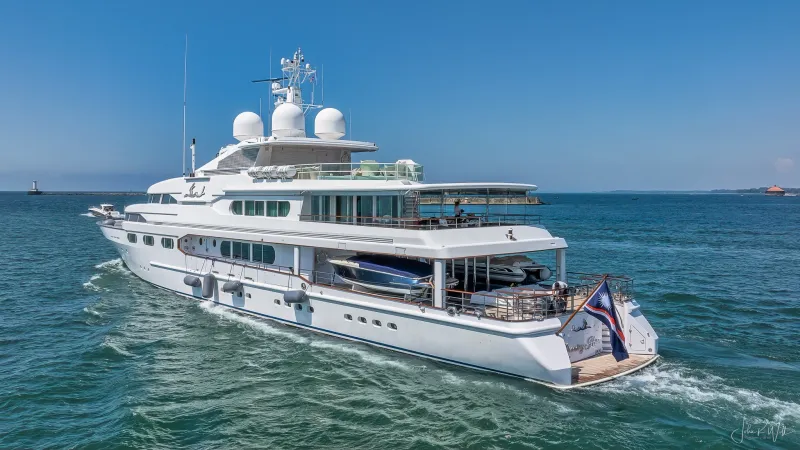 Dancing Hare Yacht